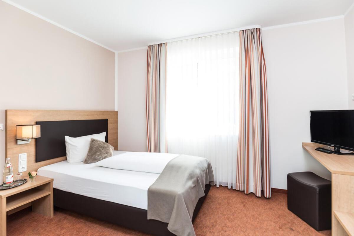 Hotel Sarah ไฮน์สแบร์ก ภายนอก รูปภาพ