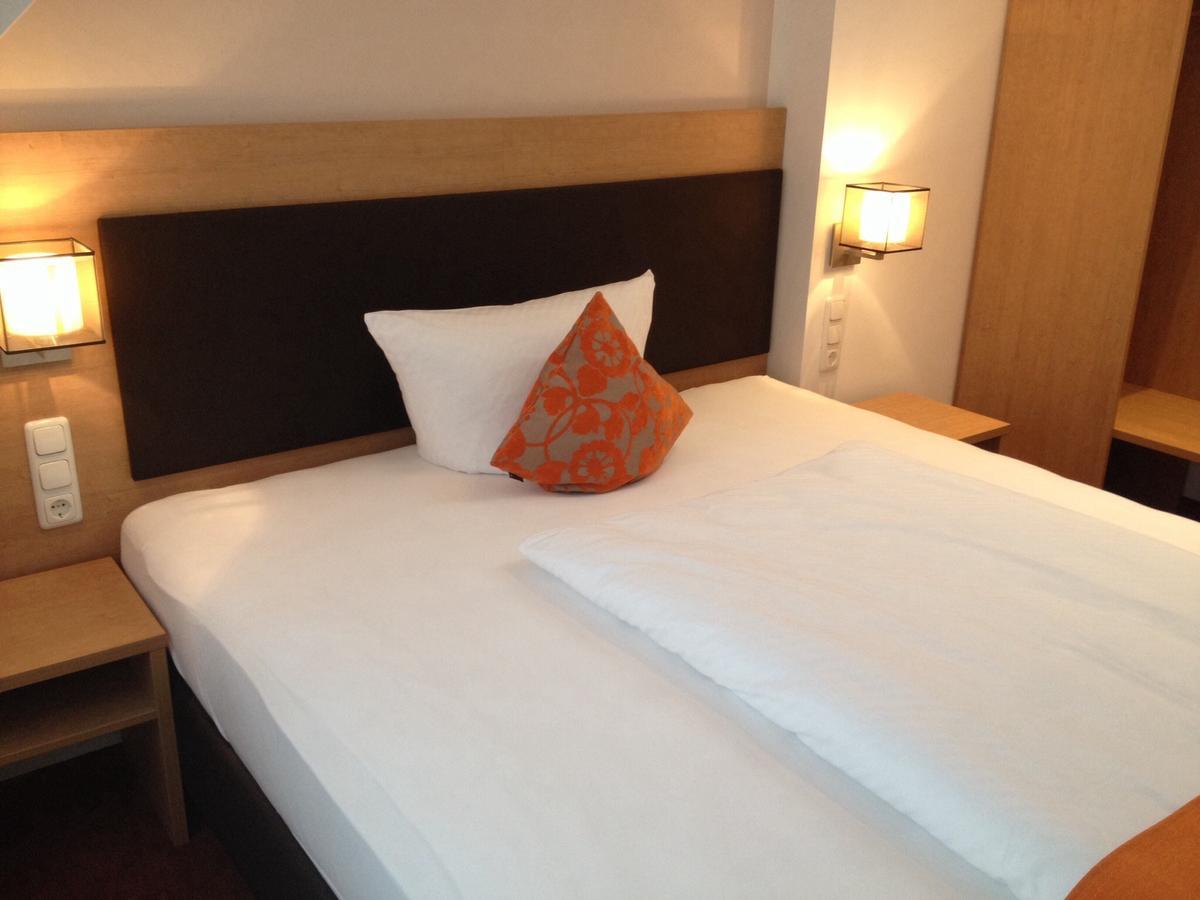 Hotel Sarah ไฮน์สแบร์ก ภายนอก รูปภาพ